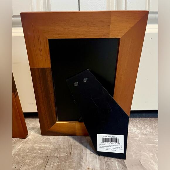 Set of 3 wood frames, 4” x 6”, made in Thailand - Picture 7 of 7